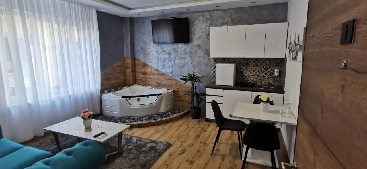 Canti jacuzzi apartments Novi Sad Esterno foto