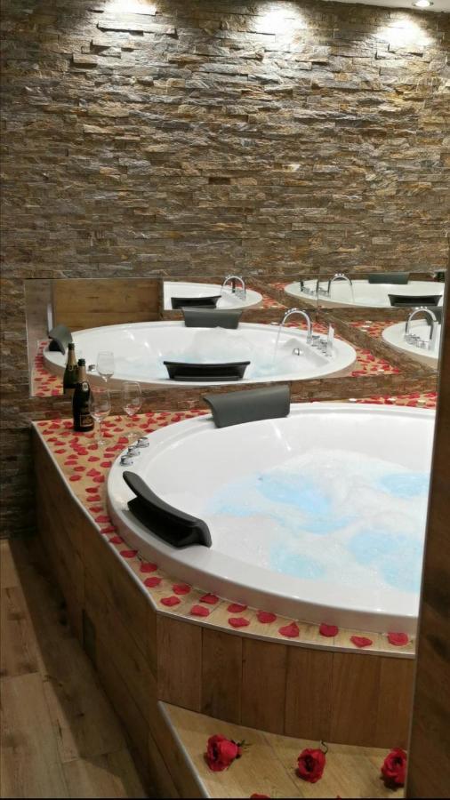 Canti jacuzzi apartments Novi Sad Esterno foto