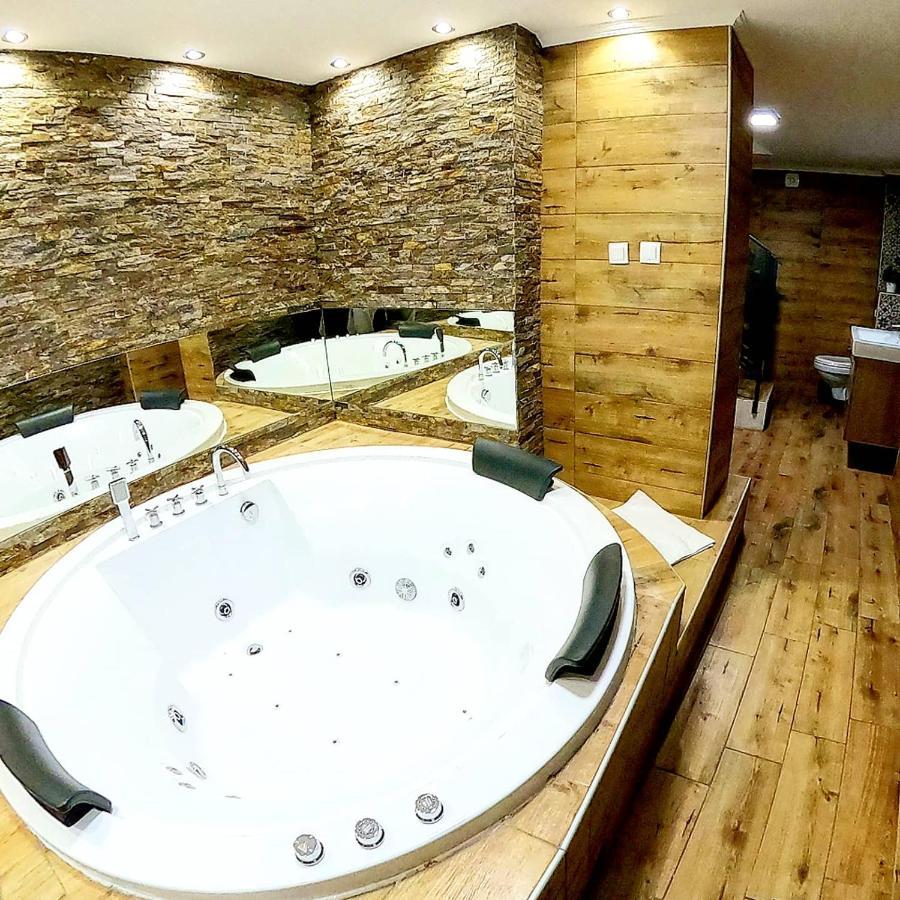 Canti jacuzzi apartments Novi Sad Esterno foto