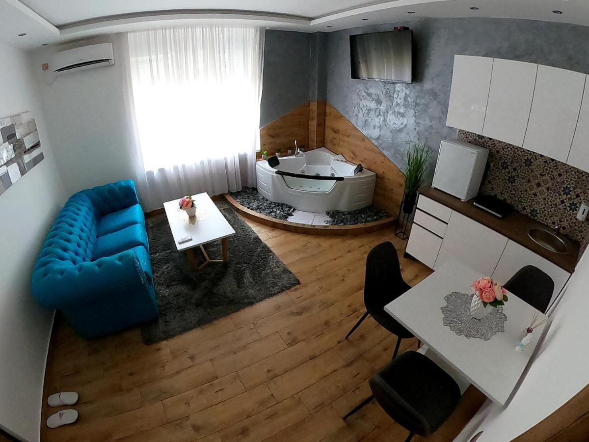 Canti jacuzzi apartments Novi Sad Esterno foto