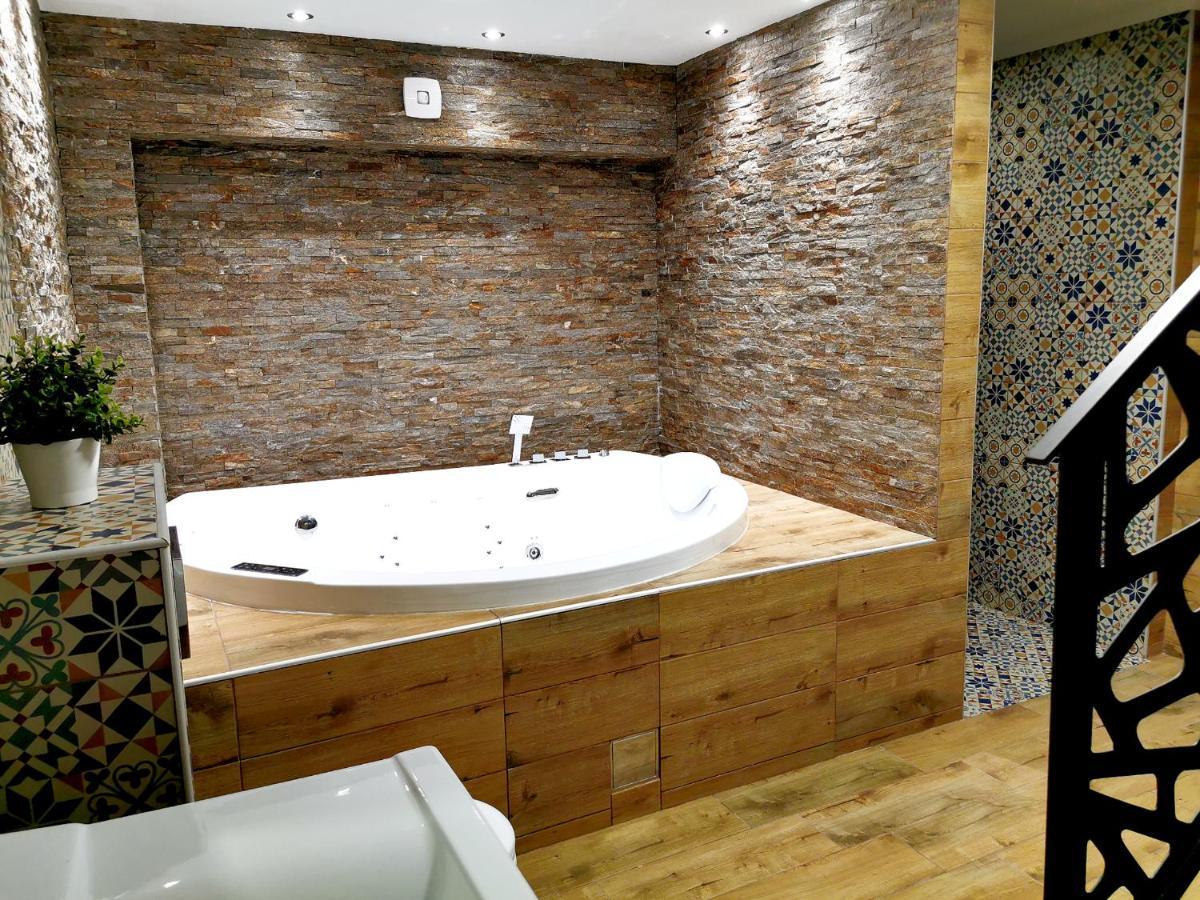 Canti jacuzzi apartments Novi Sad Esterno foto